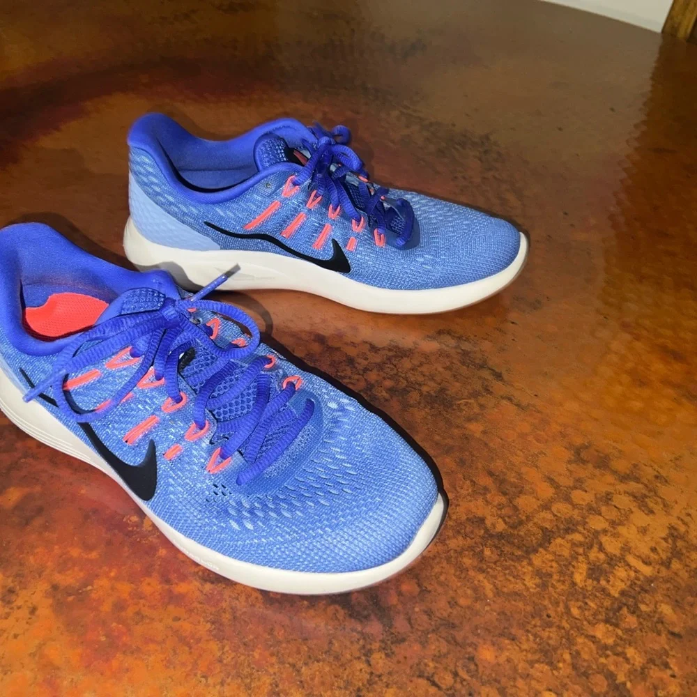 EUC Women’s Nike Lunarglide 8 SIZE 9 Shade Medium Blue/Black/Aluminum/Hot Punch
